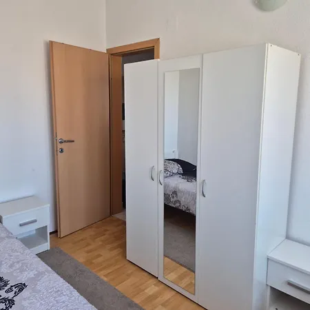 Apartment Nena *